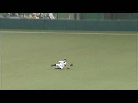 埼玉西武・星秀和が滑る！ 球際でしっかりとグラブに 2012.06.23 L-Bs