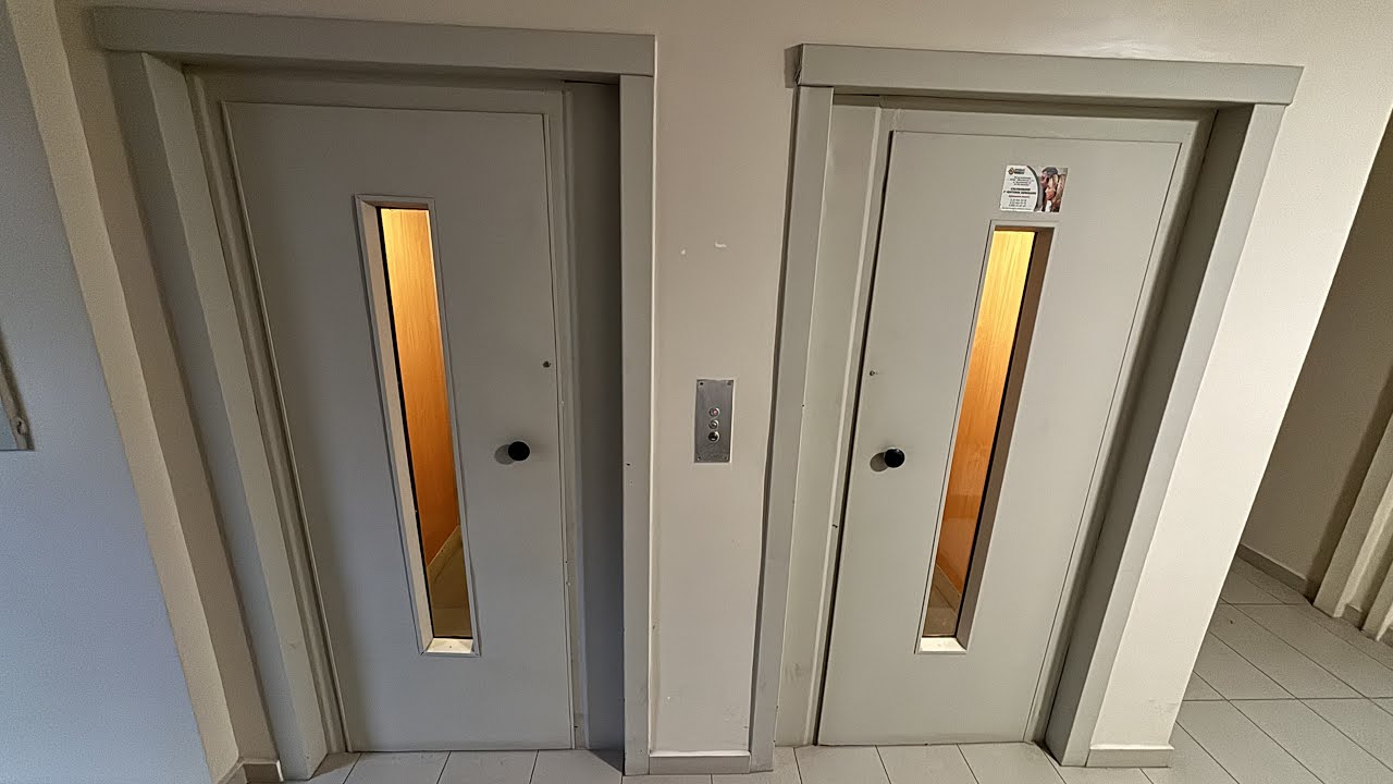 Duet oryginalnych wind ZREMB osiedlowy (w tym 1 [*]) || ul. Kopcińskiego 18 kl. I, Warszawa Ursynów