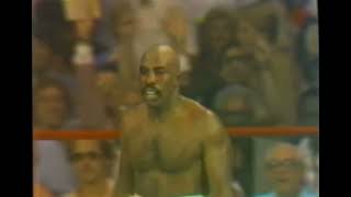 Earnie Shavers knocks down Larry Holmes with a powerful punch!! #Boxing #EarnieShavers #LarryHolmes