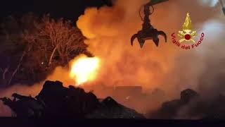 Incendio in un’azienda di smaltimento rifiuti a Bollate