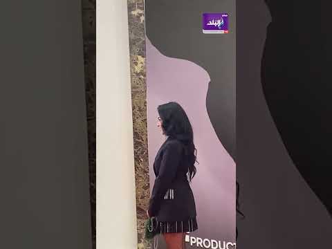 ميرهان حسين تدعم مي فاروق في حفل البوم تاريخي