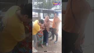 A Touching Moment During An Elementary School Outing In Jember A Student Finds His Grandmother I
