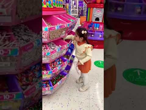 خلينا ميلا تختار اي شي بدها ياه من محل الحلويات شوفو شو عملت