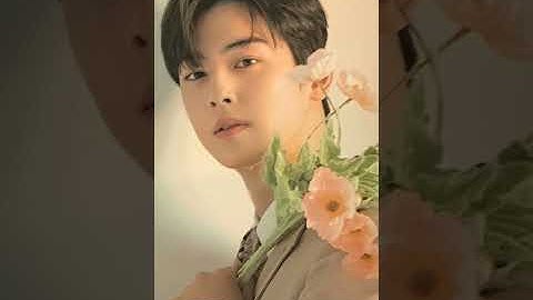 Cha Eun Woo, say it with flower. #chaeunwoo#astro#leedongmin#aroha#brunomars#leavethedooropen