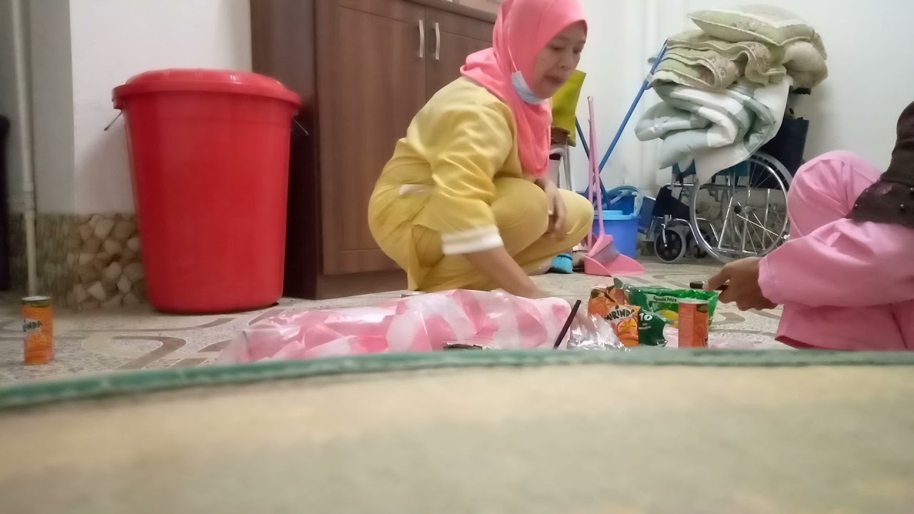 beginilah nasib TKW lagi makan juga di suruh2 terus 😭