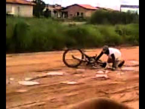 Bebe cai levantar  .3gp