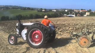 Castellaro 2015 - Aratura con trattori Fiat e Landini