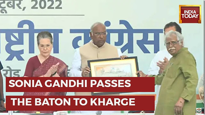 सोनिया गांधी ने मल्लिकार्जुन खड़गे को कांग्रेस अध्यक्ष के रूप में कार्यभार संभालने पर बधाई दी