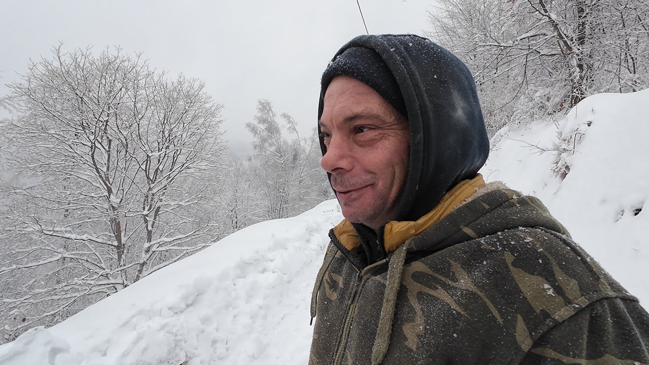 Dominku očišćen put, uživa u zimskoj idili sa svojim životinjama