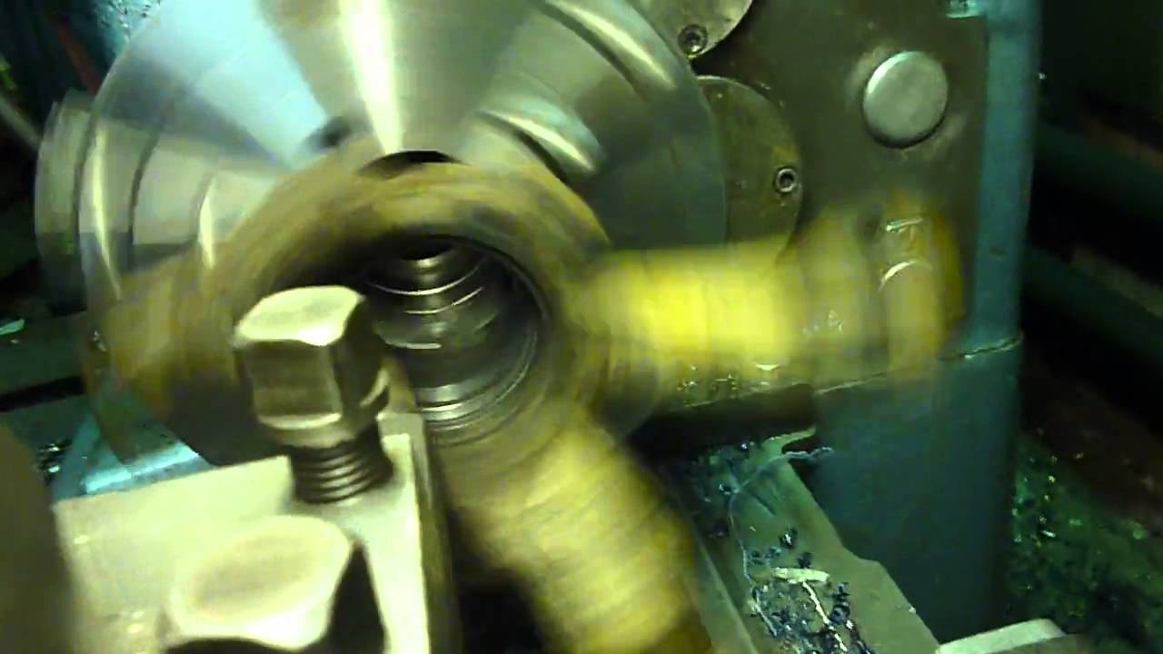 Расточка поворотного кулака на токарном станке 1к62 - YouTube