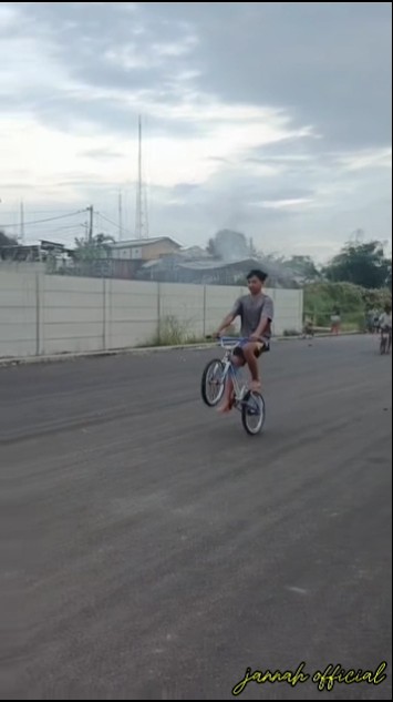 TEST SEPEDA BALAP ONTHEL #shorts #viralvideo #sepeda #bmx #balaponthelsurabaya