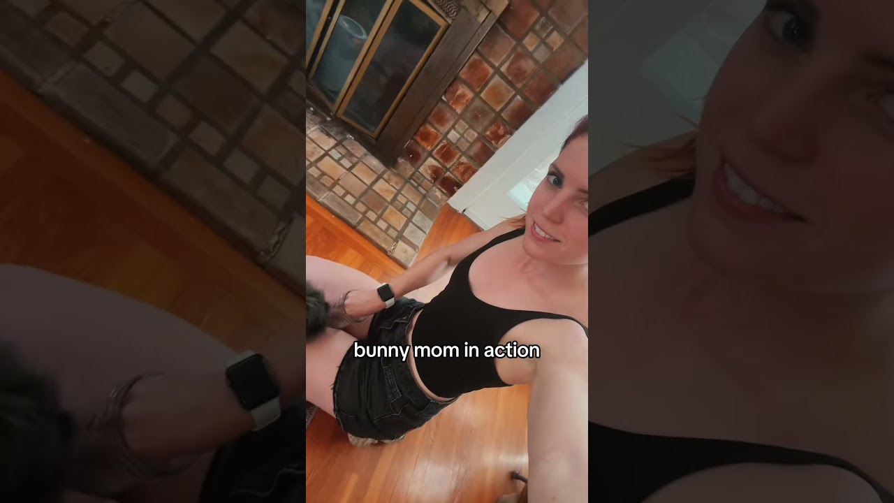 The fact that mochi left a paw print on my leg 😭😭😭 so cutie 