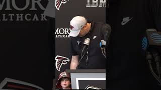 Coach Arthur Smith's son interrupts press conference in a cute way | Atlanta Falcons #shorts #nfl Resimi