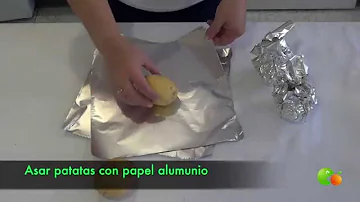 ¿Por qué se envuelven las patatas en papel de aluminio?