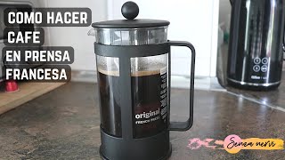 Cómo usar una cafetera de prensa francesa, según los expertos