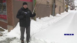 Chicagoans start to dig out following massive snowfall