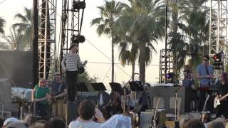 Miniatura de vídeo de "Belle And Sebastian - The Party Line (Coachella, Indio CA 4/19/15)"