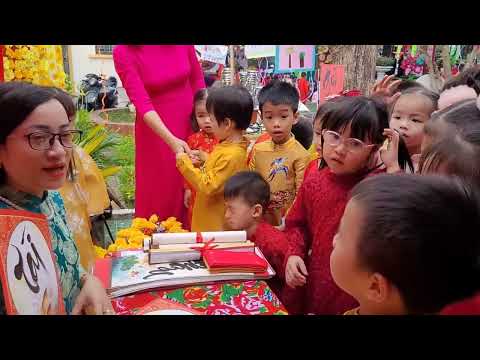 Cùng bé trải nghiệm tô màu chữ thư pháp