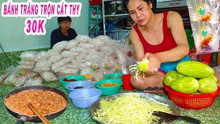 Có gì trong Bánh Tráng Trộn Cát Thy 30k gây sốt thời Cô Vít ở Sài Gòn