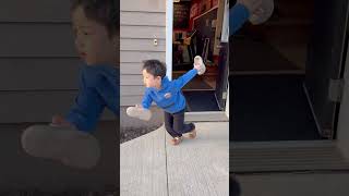 Sister always ready to help baby brother 👶🏻❤️👧🏻🤣