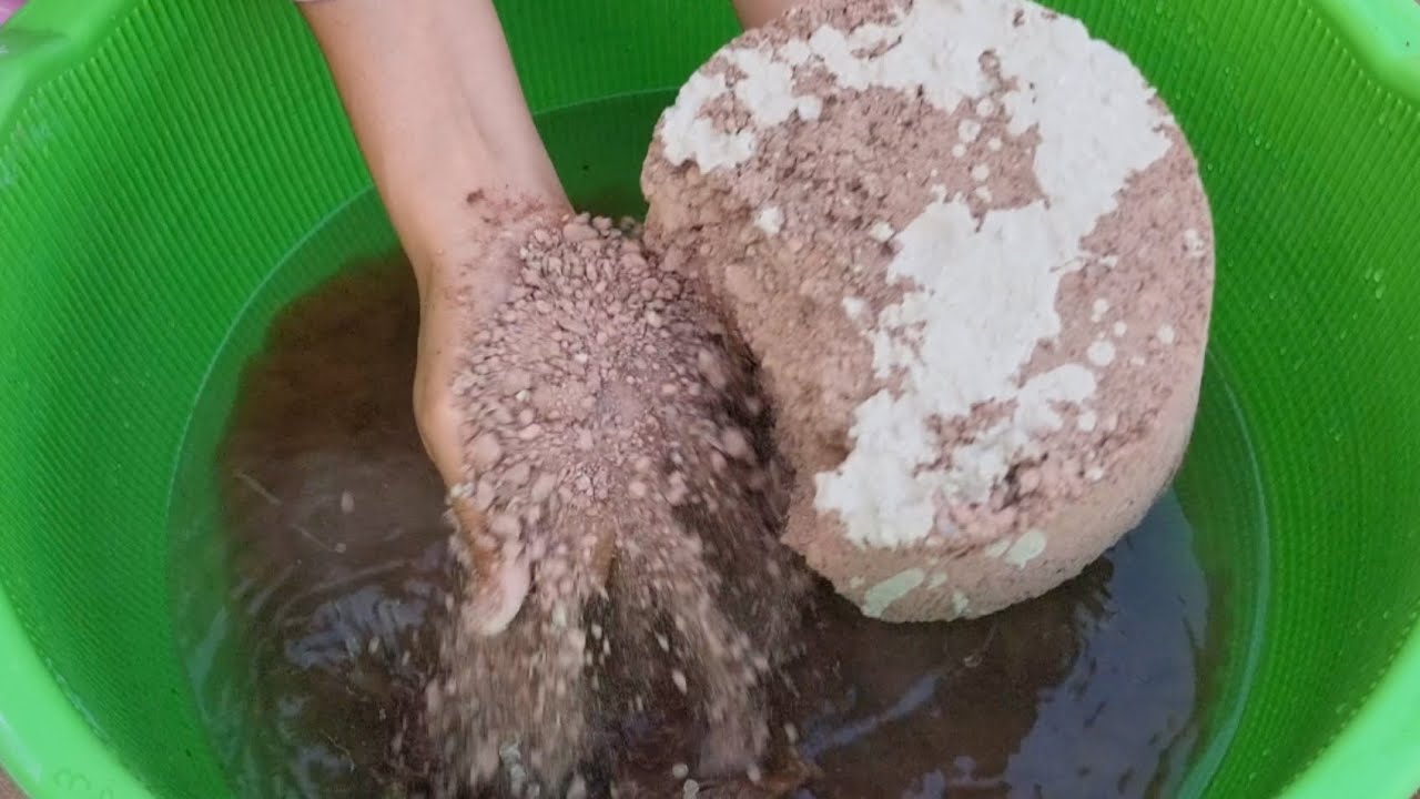 Giant Bucket Gritty Red Dirt Crumbling in Water 💦 Mouthwatering Satisfying ASMR Sleepaid #satisfying