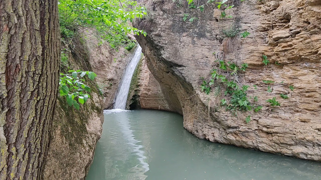 Qobustanın gizli gözəlliyi şəlalə