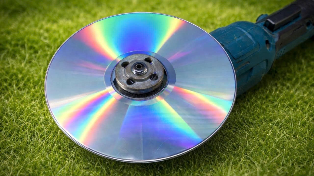 Гениальная идея от опытного мастера! Вставьте компакт-диск в угловую шлифовальную машинку.