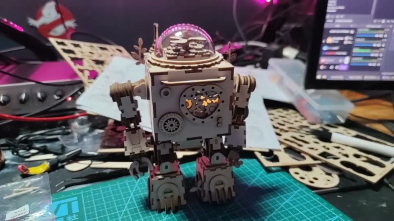 Stel een robotmodel in elkaar om met kinderen van 5 jaar en ouder te spelen.