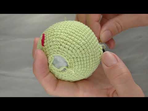 How to sew eyelids on the eyes on the forehead of an alien