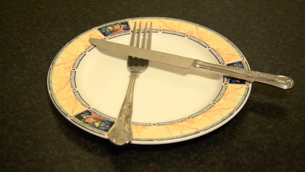 اتيكيت استخدام الشوكة والسكينه