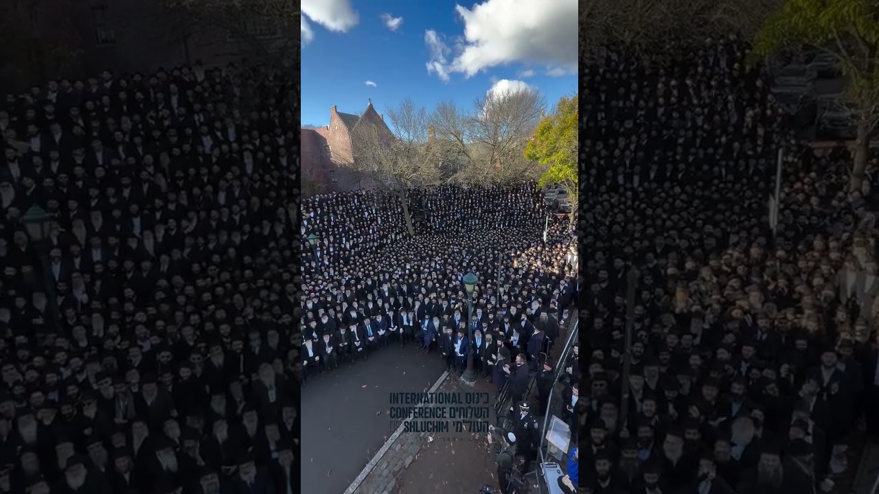 Is this the largest group photo in the world?? 📷🌎😳