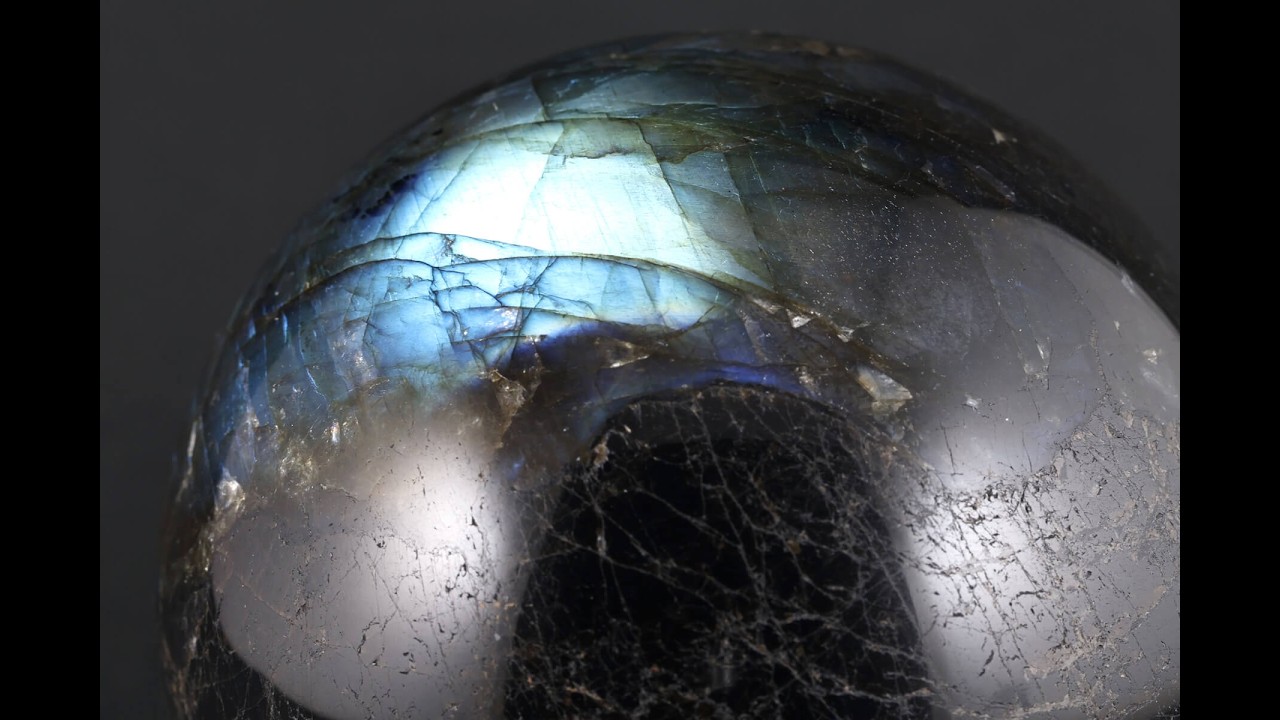 ラブラドライト 丸玉 71mm / Labradorite Sphere - YouTube