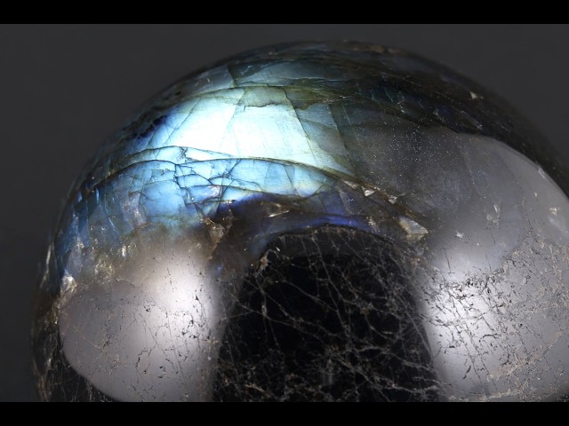 ラブラドライト 丸玉 71mm / Labradorite Sphere - YouTube