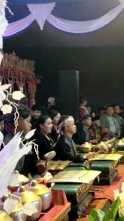 pengiring kuda lumping putri yang sangat kompak dan kalem