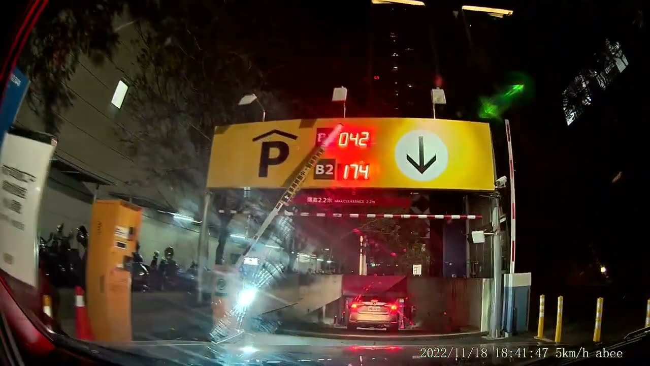 高雄宜家家居IKEA高雄店停車場