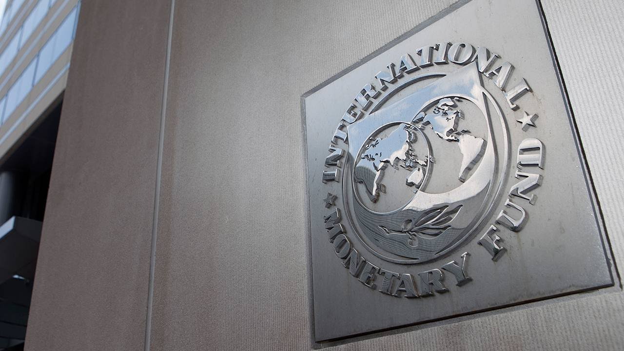 Slowing Growth Should Keep Central Banks From Raising Rates Slowing Growth Should Keep Central Banks From Raising Rates