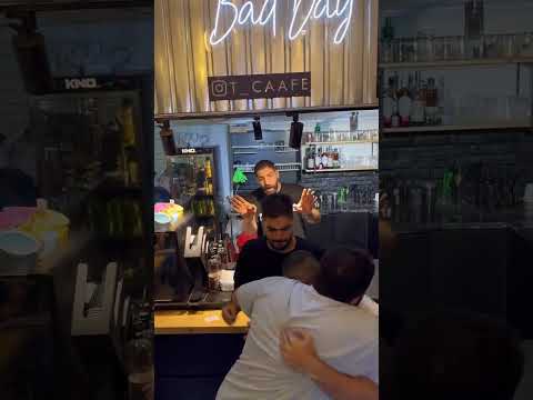 سر حساب کردن ببین چه چکی خورد طنز باریستا قهوه