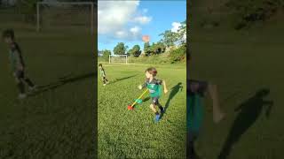 Menino De Quatro Anos Na Escolinha De Futebol Ças