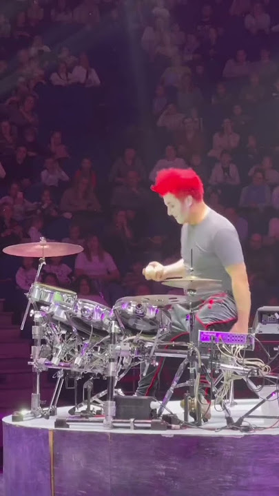 Aksi Memukau Seorang Badut Memainkan Drum Dengan Bola Pingpong  #badut  #drums  #wow