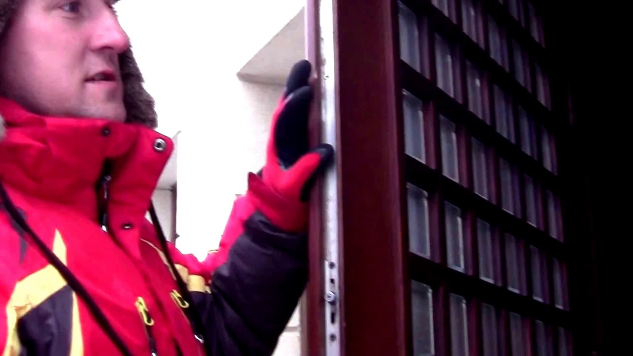 Замена замков в деревянных дверях фурнитура Roto - YouTube