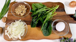 This delicious spinach recipe with egg is a quick and easy side dish!