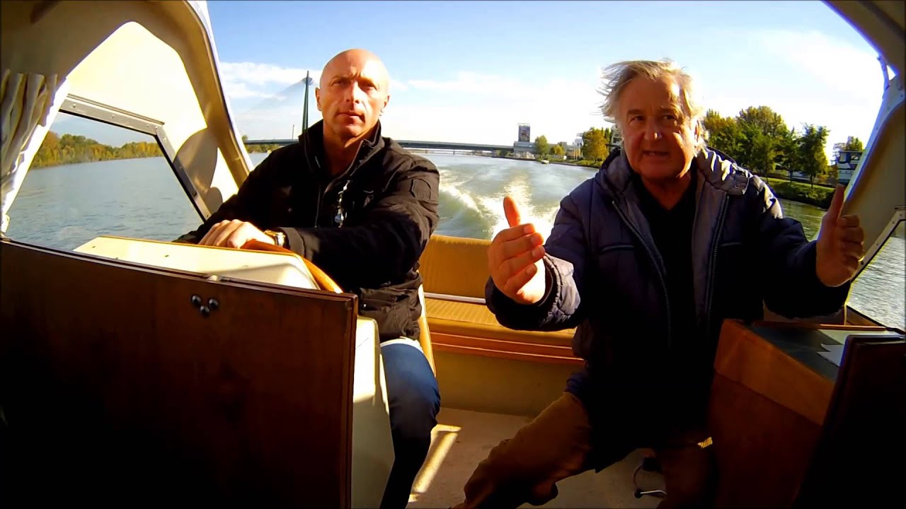 Günter lernt Motorbootfahren