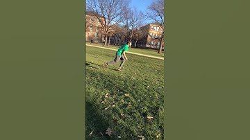(ULTIMATE FRISBEE) throwing a full extension layout to myself
