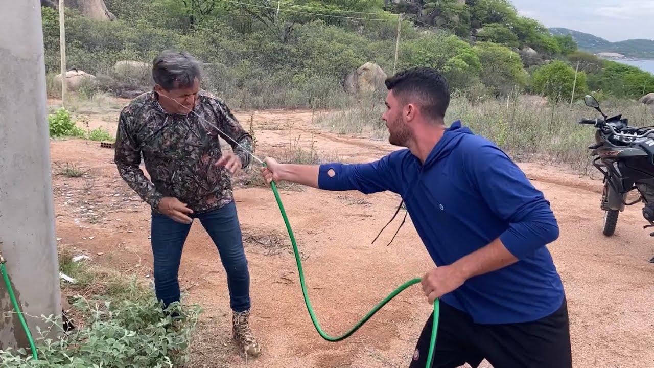 O REI LEVOU ÁGUA NA CARA E SAIU BRAVO 