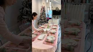 Grinch Tablescape for Christmas | Pinkmas #traceofhearts #pinkmas #tablescape