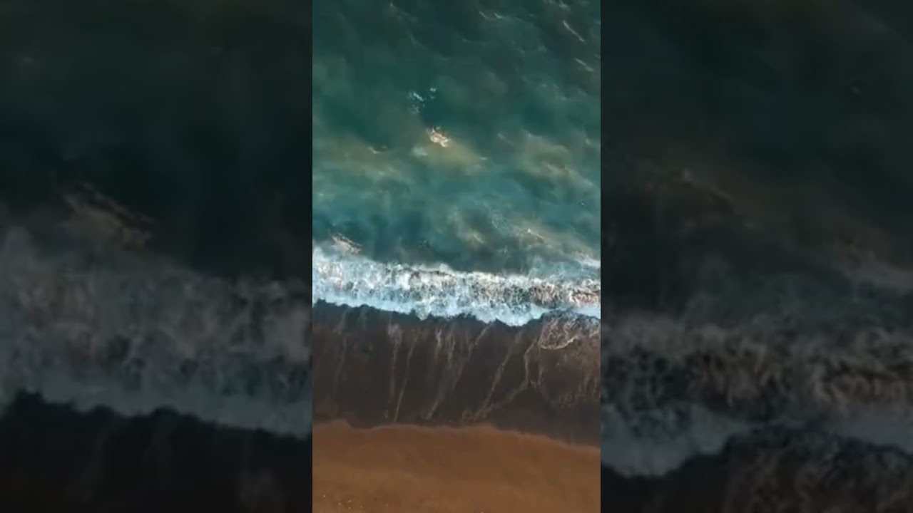 Gentle sound of ocean waves and tranquil music 