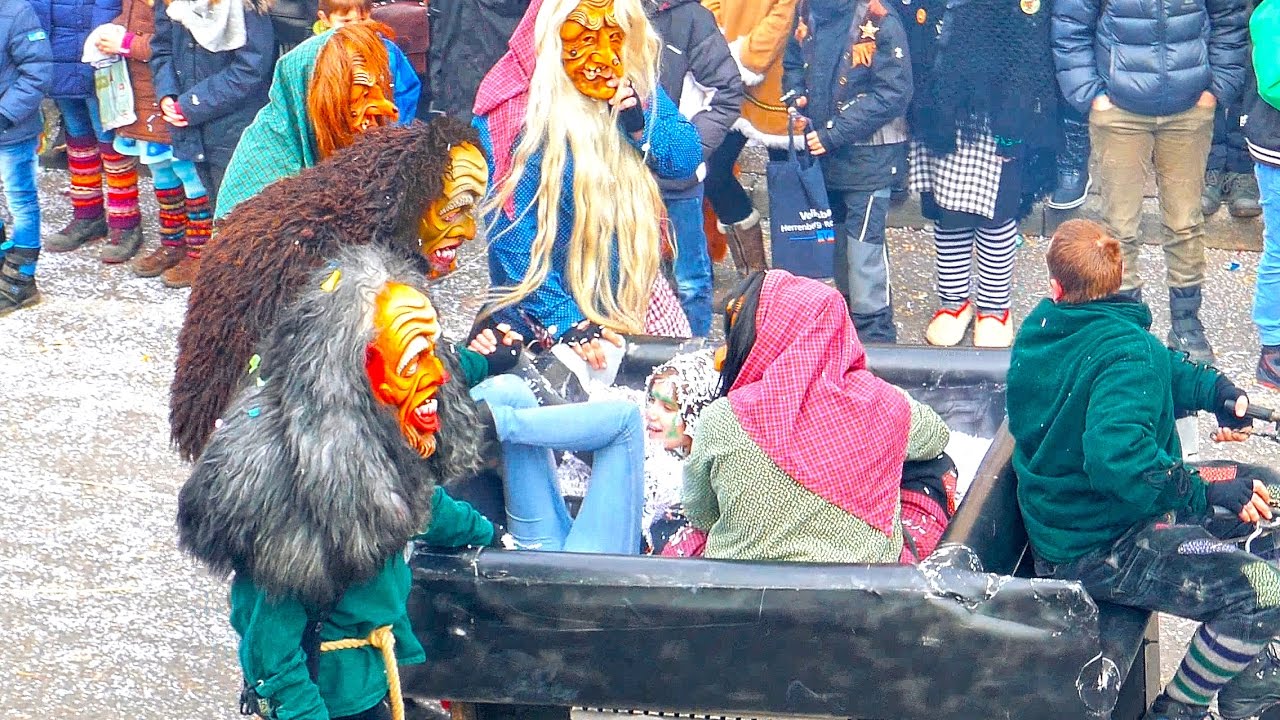 Umzug Rottenburg 4K mit Hägeles Hexen Rott., Ahlande Rott., MV Wurmlingen, Fanfaren Bretten.