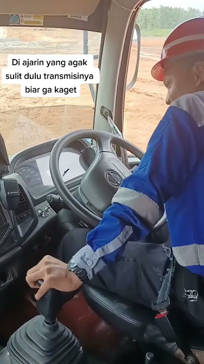 aksi lucu belajar truk hino 500 tetap sabar ya mas😁😁😁😁