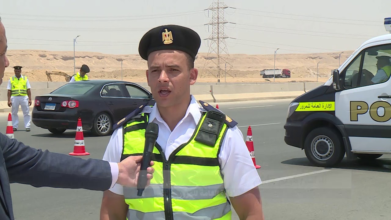 حملات مرورية مكثفة على الطرق السريعة  والبدء فى تركيب الملصق الإلكترونى بوحدات المرور