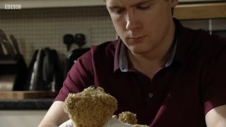 Eastenders - Lee Tells Mick He Doesnt Want A Baby